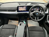 【BMWの伝統】BMWのお車は、&ldquo;駆け抜ける歓び&rdquo;を意識し、走行の安定性とコーナリングの良さを追求し、思い通りにハンドルの操作可能です。