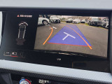 低走行車両入庫!レイアウトはステアリングスイッチで切り替えでき運転に集中しながら必要な情報を瞬時に得ることが可能です。