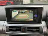 【バックモニター】車庫入れなど目視と合わせモニターで確認できて安心です。
