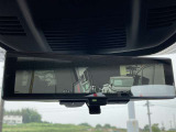 インテリジェント ルームミラーです。車両後方のカメラ映像をミラー面に映し出します。