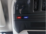 専用ボタンでコールセンターへ接続。状況に応じて緊急車両の要請やロードサービスの取次ぎを行います。重大事故の際は自動的にコールセンターにつながり、緊急車両やドクターヘリを要請します。(要申込)