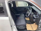 【運転席シート】開口部が広いので乗り降りしやすいです。
