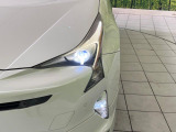 【LEDヘッドライト】悪天候や夜間走行時も良好な視界を確保し安心して運転できる高輝度LEDヘッドライトを装備!点灯速度が早く、消費電力も抑えられています。