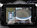 駐車時に限らず見通しの悪い交差点や狭路でのすれ違いなど、様々な場面で活躍するパノラマカメラ付です!