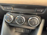 運転席と助手席にシートヒーターを装備。寒い日の通勤や冬場のお出かけでも、座面から暖かさを感じられ、快適なドライブをサポートします