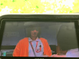 テレビ映像を画面で視聴できる装備です。停車中の待ち時間などに映像を楽しめるため、同乗者とのお出かけや休憩時にも活用できます。画面表示を確認しながら利用できるのも便利です。