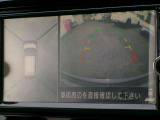 ☆全周囲カメラが駐車をアシスト☆4つの高解像度カメラで車の周囲を撮影!見えにくい死角の駐停車も驚く程に楽々です。バックカメラは、車庫入れの時は勿論、後方の安全確認もできて安心です♪