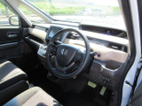 機能的な運転席は運転の妨げにならずストレスを感じさせません。
