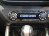 オートエアコンで快適な室内です。