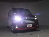 高輝度で点灯速度が速いLEDヘッドライト装備!LEDの明るい光が走行中の視界の確保をサポートして、夜のドライブがより楽しく安全に運転できます♪