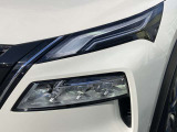 【LEDヘッドライト】悪天候や夜間走行時も良好な視界を確保し安心して運転できる高輝度LEDヘッドライトを装備!