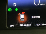自社整備工場で点検整備をおこなってからお渡ししています。車検が残っている場合は『12ヶ月点検整備』を、車検整備付きの場合は『車検整備』をおこないます。整備費用は車両本体価格に含まれています。