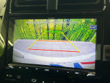 【バックカメラ】駐車時に後方がリアルタイム映像で確認できます。大型商業施設や立体駐車場での駐車時や、夜間のバック時に大活躍!運転スキルに関わらず、今や必須となった装備のひとつです!