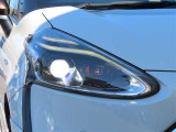 今や主流となってきました「LEDヘッドランプ」。消費電力も少なく、エコ走行に貢献します。コレが付いているだけで、優越感に浸れますよね。HIDに負けないくらい明るく安全です。