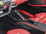カーボンファイバー製センターブリッジを装着しております。