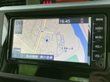 地図上で現在地や周辺の道路を確認でき、目的地までのルート確認に役立ちます。画面下には目的地設定や地点登録、表示変更の項目が並び、必要な案内を選びやすい構成です。