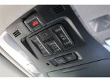 寒い日はすぐにあたたかくなるシートヒーターは重宝します。暖房を控えめにすることで燃費の向上にもなります。車内の空気が汚れたり乾燥したりする心配も減ります。