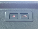 【パワーバックドア】スマートキーや運転席のボタンを押すだけでリアゲートが自動で開閉します!荷物を持っている時や、高い位置にあるバックドアを閉める際に便利な機能です♪