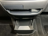 お気に入りのCDなどが収納できる格納式ボックス★