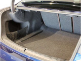 ☆BMWは大きな荷物を積む際、トランクから後席を倒していただくことが可能です。なのでわざわざ後席のドアを開けて後席を倒しに行く必要は御座いません☆