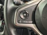 ステアリングにオーディオ操作スイッチが付いています。オーディオ画面に直接タッチしなくても操作が出来ますので、運転に集中できます。
