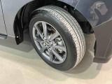 安全・安心な走行のために、納車前にダイハツのクルマを知り尽くしたエキスパートが基本性能に関わる機能や状態を徹底的に点検。消耗部品の交換など法定12ヶ月点検相当の点検・整備を実施しております。