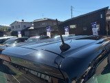 目立つキズ凹み等はありませんが、中古車という商品の特性ルーフには子キズや塗装しみがあります