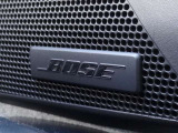 BOSE装着車はスピーカーグリルやBOSEロゴを確認できます。
