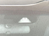 【ホンダセンシング】走行中に前方の車両等を認識し、衝突しそうな時は警報とブレーキで衝突回避と被害軽減をアシスト。より安全にドライブをお楽しみいただけます。