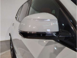 【BMWミラー】視認性の高いスタイリッシュなミラー。自動防眩機能も付いており夜間のドライビングをサポートします。