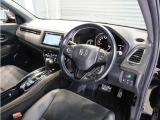 ◆視界広々で非常に運転しやすくロングドライブでも疲れを感じさせないすっきりとまとまったインパネ周りです。