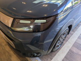 LEDヘッドライトは、点灯の瞬間から最大光量を発揮し、突然暗くなるトンネルなどでの安定感を高めます。