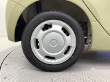 純正スチールホイールです。アルミホイールに比べ、強度があるのが頼もしい!車にぴったりなデザインのホイールカバー付です。