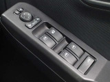 運転席からも操作可能な全席パワーウィンドウが装備されています。