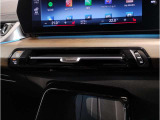 コーナーセンサーが搭載しておりますので、車庫入れの際など、障害物の接近を音で知らせます。