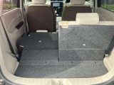 分割可倒式のリヤシートを倒せば、必要に応じてたくさんの荷物が詰めます。
