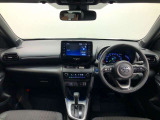 シンプルながら機能性あふれる運転席廻りです。視界性もよく、運転しやすいですよ。