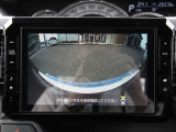 駐車時に限らず見通しの悪い交差点や狭路でのすれ違いなど、様々な場面で活躍するパノラマカメラ付です!