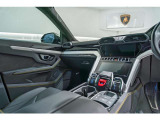 Fully Electric Front Seats with Ventilation and Massage