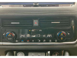 オートエアコンです。エアコン独立温度調整機能を搭載!運転席と助手席の設定温度をそれぞれ独立して調整できます。