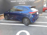 全周囲カメラが付いています。後ろはもちろん隣の駐車ラインまで見れますので車庫入れが簡単で楽しくなりそうです。