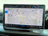 タッチパネルの純正ナビゲーション。Bluetooth、車両設定機能などの機能を搭載しています。
