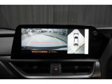 上から車両を見下ろしたような映像をナビゲーション画面に表示する「パノラミックビューモニター(床下透過表示機能付き)も搭載しています。