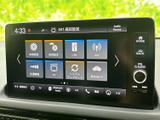 タッチ画面からナビやオーディオ、交通情報などの項目を選べます。車内設定にもアクセスしやすく、必要な機能を画面上で確認しながら使える便利な装備です。