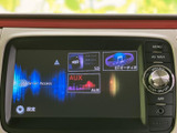 画面からオーディオの各メニューを選べる仕様です。SDカードやBluetooth、AUXなどの項目が表示され、使いたい音源を見つけやすく、日々の移動時間を快適に彩ります。