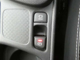 停車時にブレーキペダルから足を離しても車を停止状態に保つ機能で、信号待ちや渋滞での負担軽減に役立ちます。