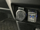 【アクセサリーソケット】12Vの電源は使いやすい位置に装備!用途は様々、スマホの充電やドラレコの電源として役に立ちます♪