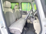 運転席シート廻りは使用感も少なく、良好な状態となっています。丁寧に使われていたことがよくわかりますね。