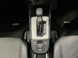 【バックカメラ】運転が苦手な方も車庫入れラクラクです!ギアをリバースに入れれば自動的に切り換わりますので、面倒な操作は不要です♪狭い駐車場もお車を傷つけず安心ですね!