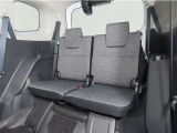 便利な5:5分割可倒式シートです。収納と乗車人数のバランスに優れています♪荷物の大きさに応じたラゲージスペースをフレキシブルに作り出せるので、シーンに応じた使い方ができます♪